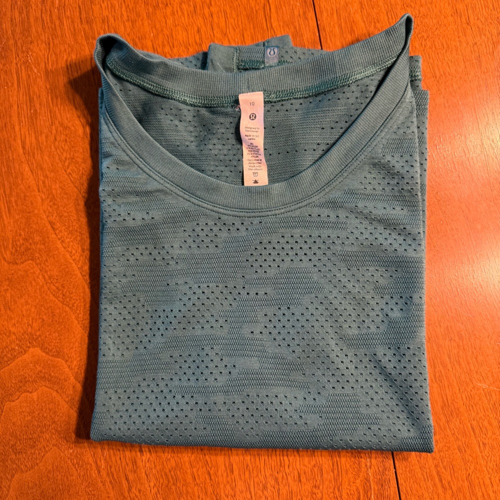 Teal Lululemon camo mesh tank